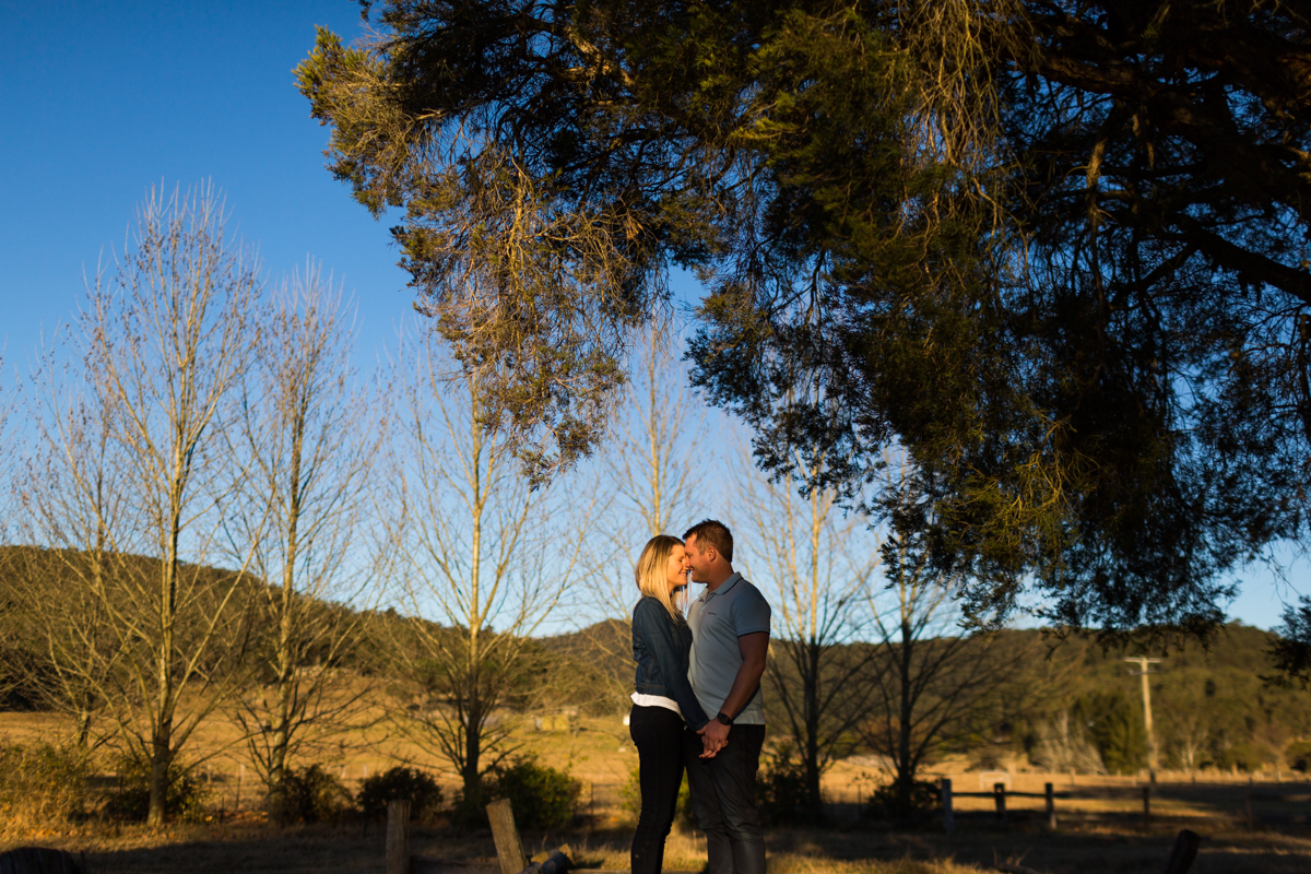 007_warm afternoon sun at pre wedding shoot in wollombi