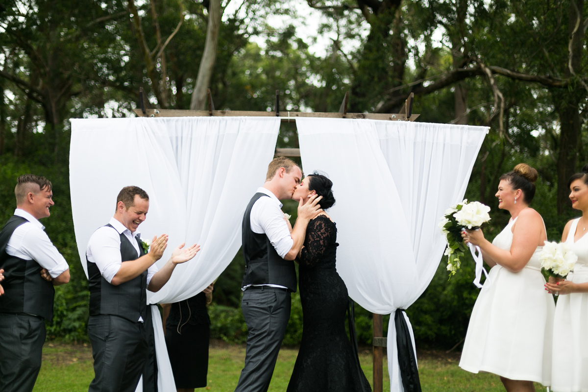 15-port-stephens-wedding-photographers-at-murrays-brewing-co