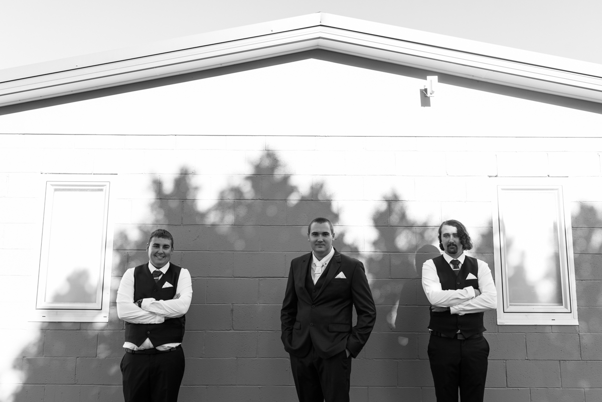 15_quirky wedding photography with groom and grooms men